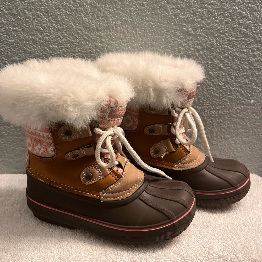 LONDON FOG LIKE NEW Brown and White Fur-Lined Winter Boots - Picture 3 of 11